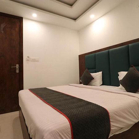 Family Hotel Tark Near Igi Airport Delhi 뉴델리 외부 사진