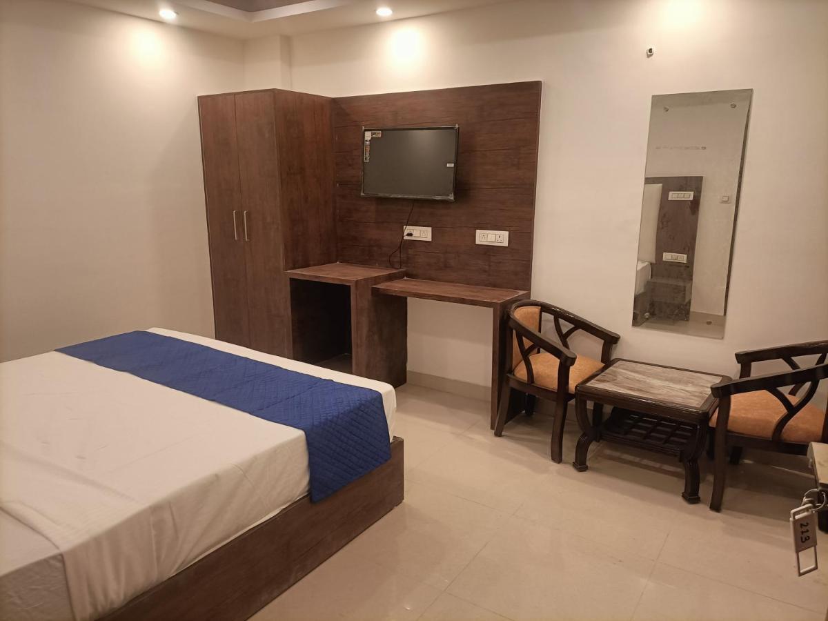 Family Hotel Tark Near Igi Airport Delhi 뉴델리 외부 사진