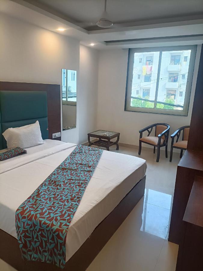 Family Hotel Tark Near Igi Airport Delhi 뉴델리 외부 사진