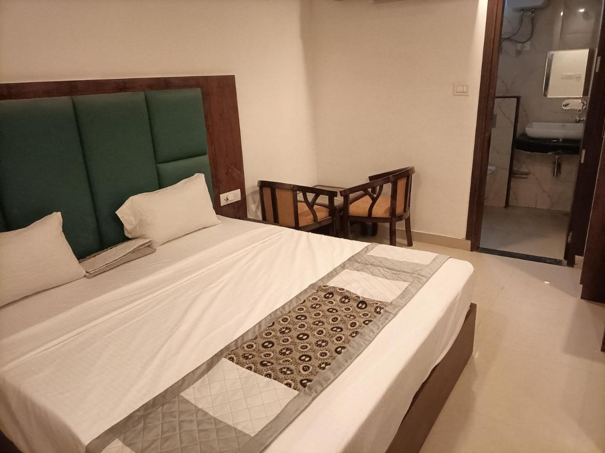 Family Hotel Tark Near Igi Airport Delhi 뉴델리 외부 사진