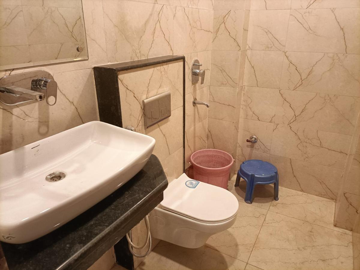 Family Hotel Tark Near Igi Airport Delhi 뉴델리 외부 사진