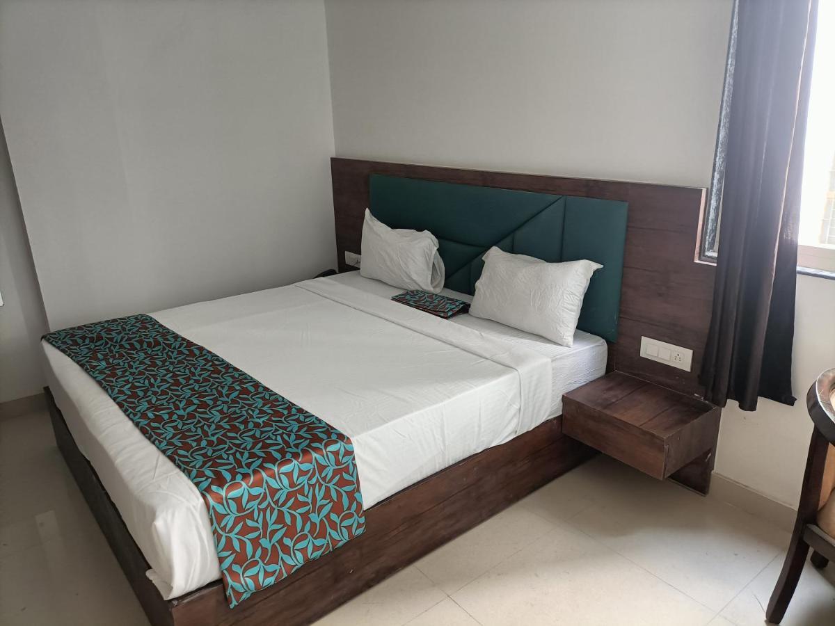 Family Hotel Tark Near Igi Airport Delhi 뉴델리 외부 사진